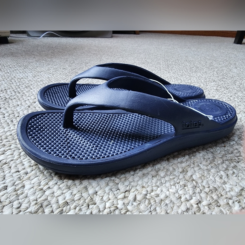 NWOT Totes Navy Blue Sole Bounce Ara Women's thong sandals